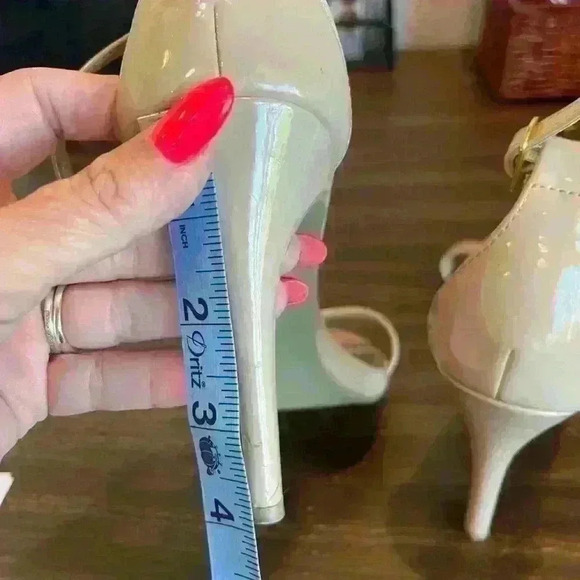 Charming Charlie’s Taupe Leather High Heels Size 8 - Picture 11 of 13